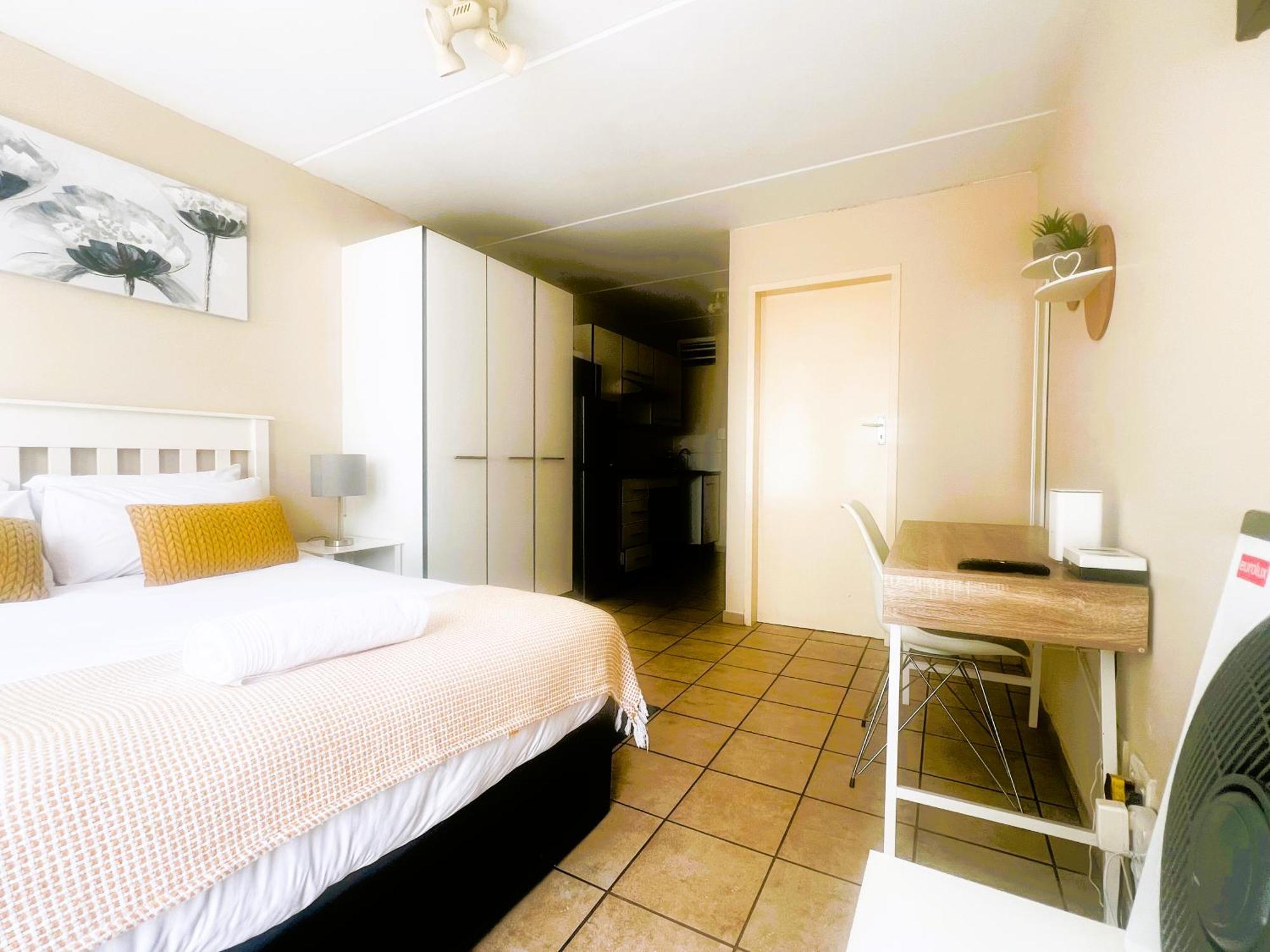 Smart And Cozy Studio With Netflix And Showmax Pretoria-Noord Exterior foto