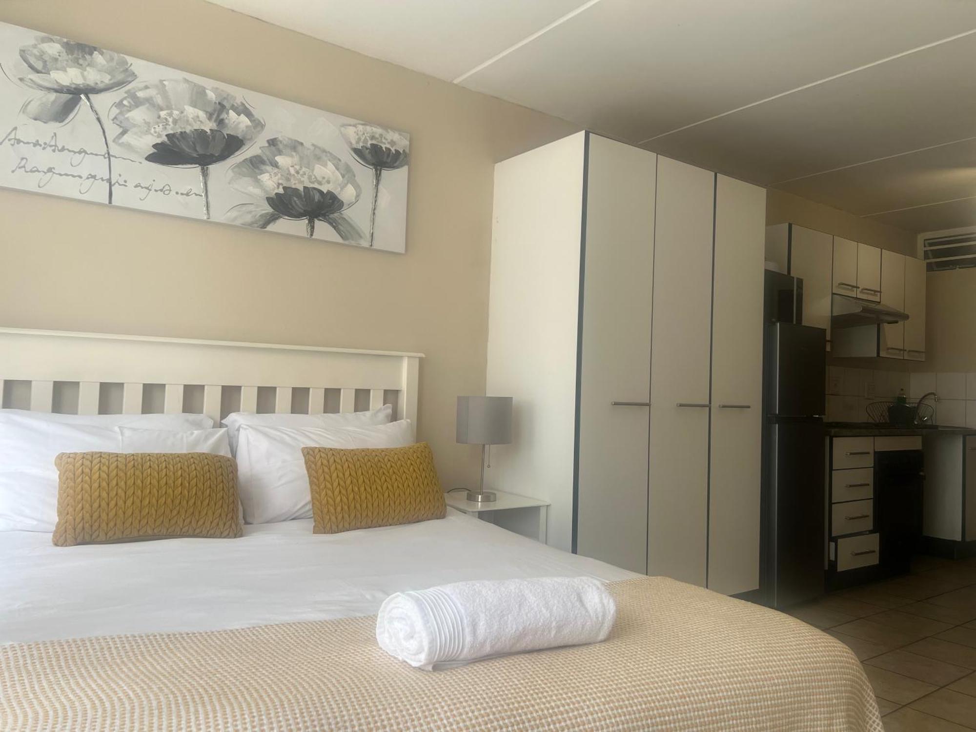 Smart And Cozy Studio With Netflix And Showmax Pretoria-Noord Exterior foto